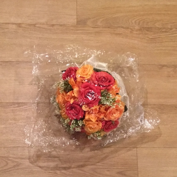 NWT Artificial Rose Wedding Bouquet - Picture 7 of 7